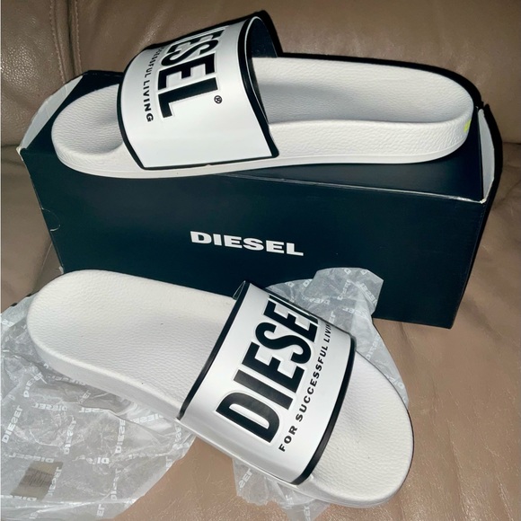 **SOLD**    DIESEL SA-VALLA Pool Slides with logo print, white/black/yellow - Picture 1 of 4